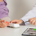 A Dra. Thaline Neves alerta para os riscos da pré-eclâmpsia, uma condição grave que pode comprometer a vida da mãe e do bebê.