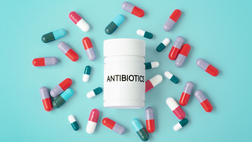 O uso excessivo de antibióticos pode criar superbactérias perigosas, alerta Lawrence Aseba Tipo.