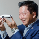 Milton Seigi Hayashi destaca como a otoplastia infantil pode melhorar a autoconfiança e a interação social.