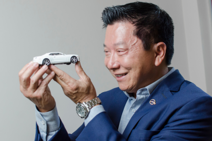 Milton Seigi Hayashi destaca como a otoplastia infantil pode melhorar a autoconfiança e a interação social.