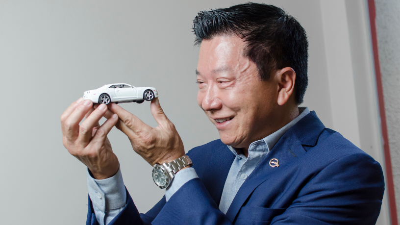 Milton Seigi Hayashi destaca como a otoplastia infantil pode melhorar a autoconfiança e a interação social.