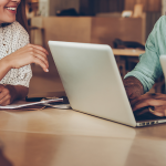 Alex Nabuco dos Santos evidencia como coworkings e modelos híbridos estão moldando os escritórios do futuro.