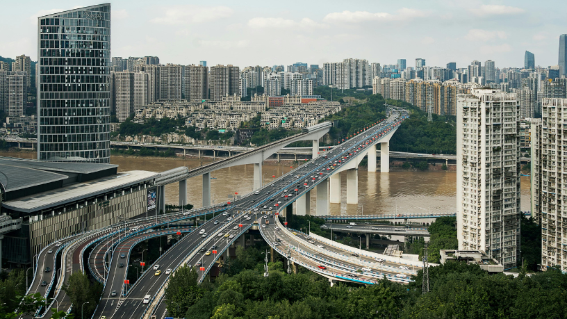 Com foco na segurança das construções, Valderci Malagosini Machado mostra o papel crucial do concreto diante do crescimento urbano acelerado.