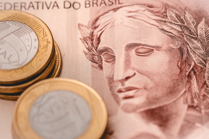Boletim Macrofiscal atualiza cenário da economia: o que muda para inflação, crédito e consumo no Brasil