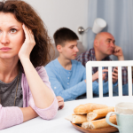 82% das famílias estão endividadas: o que o recorde revela sobre o bolso dos brasileiros em 2026