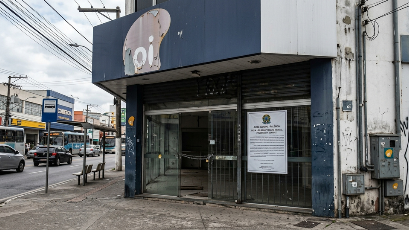 Falência da Oi: o que muda para clientes, trabalhadores e serviços essenciais no Brasil