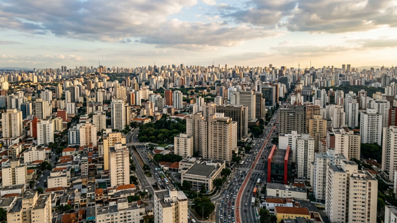Brasil chega a 214,2 milhões de habitantes e novas projeções revelam como a população vai mudar nos próximos anos