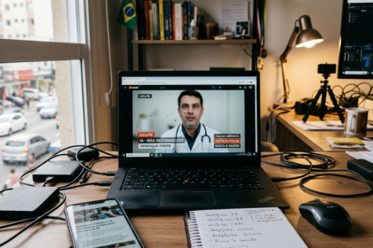 Vídeos com médicos falsos criados por IA viram alerta no Brasil: como identificar golpes de saúde na internet