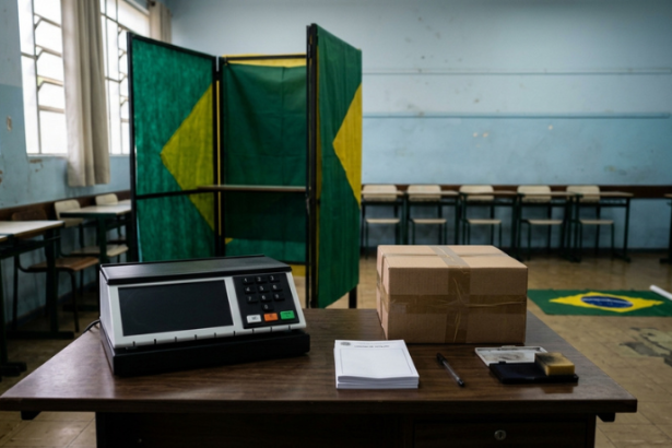 Eleições 2026: entenda quando candidatos e eleitores podem ser presos antes e depois da votação